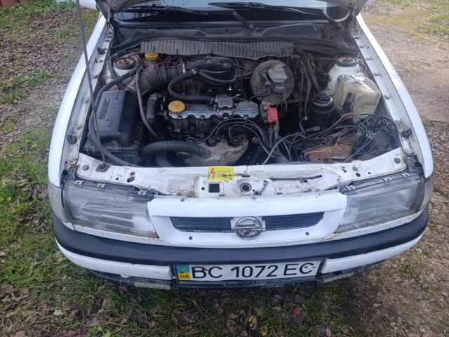 Білий Опель Вектра, об'ємом двигуна 1 л та пробігом 183 тис. км за 450 $, фото 7 на Automoto.ua