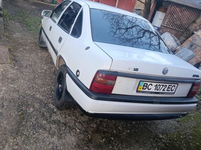 Білий Опель Вектра, об'ємом двигуна 1 л та пробігом 183 тис. км за 450 $, фото 4 на Automoto.ua