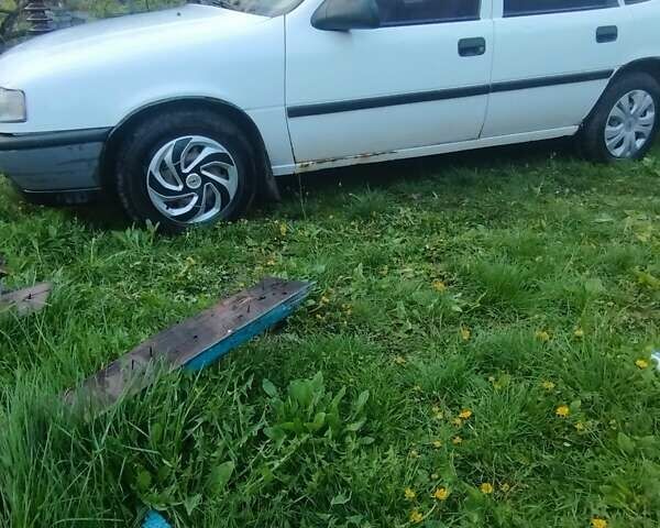 Белый Опель Вектра, объемом двигателя 2 л и пробегом 377 тыс. км за 1000 $, фото 5 на Automoto.ua