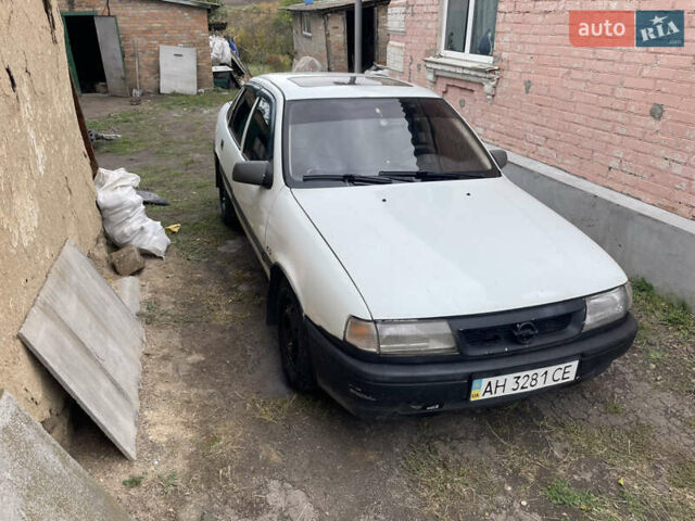 Белый Опель Вектра, объемом двигателя 1.8 л и пробегом 420 тыс. км за 1200 $, фото 2 на Automoto.ua