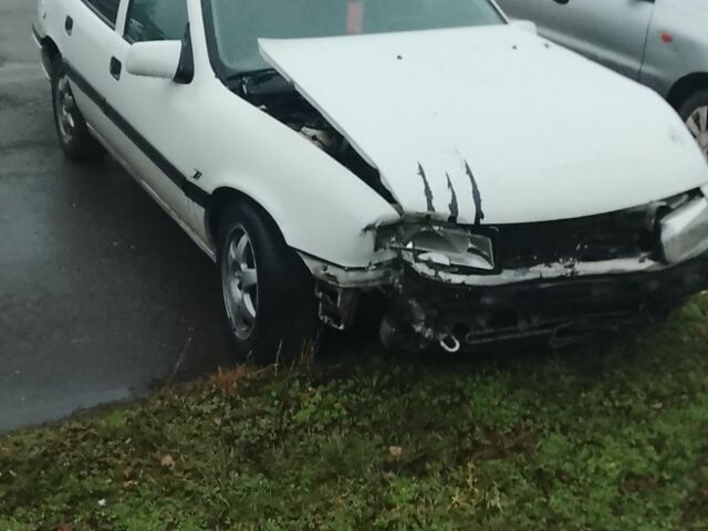 Белый Опель Вектра, объемом двигателя 0 л и пробегом 300 тыс. км за 709 $, фото 3 на Automoto.ua