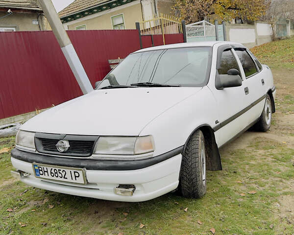 Белый Опель Вектра, объемом двигателя 1.8 л и пробегом 391 тыс. км за 1600 $, фото 1 на Automoto.ua