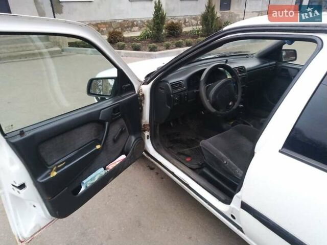 Белый Опель Вектра, объемом двигателя 1.8 л и пробегом 432 тыс. км за 2490 $, фото 9 на Automoto.ua