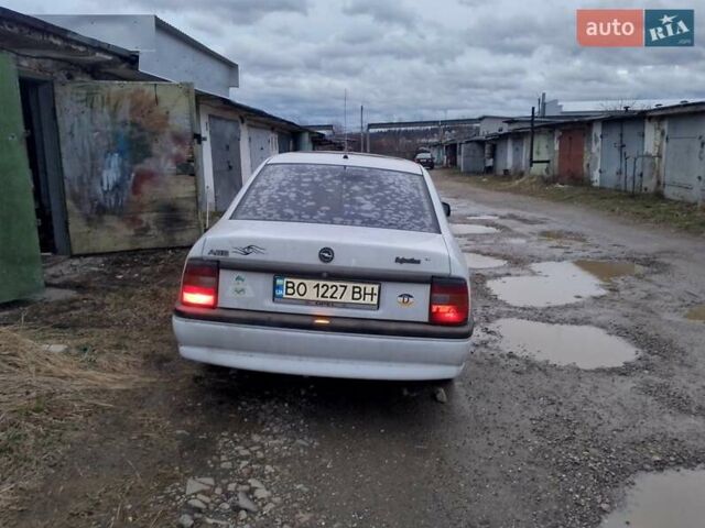 Білий Опель Вектра, об'ємом двигуна 2 л та пробігом 222 тис. км за 1500 $, фото 4 на Automoto.ua