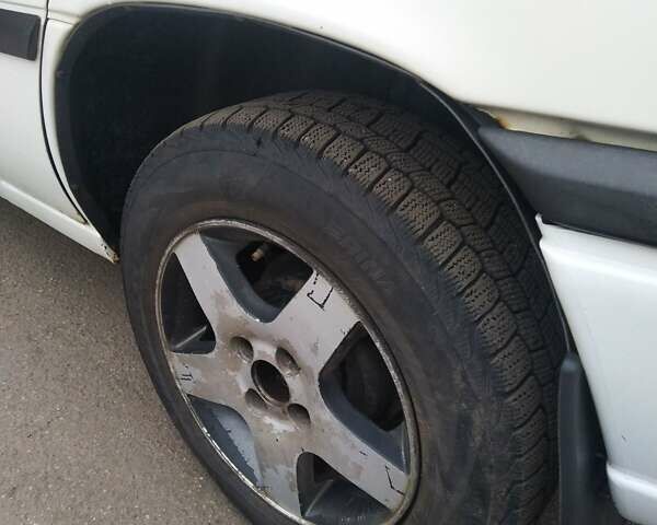 Белый Опель Вектра, объемом двигателя 1.8 л и пробегом 432 тыс. км за 2490 $, фото 12 на Automoto.ua