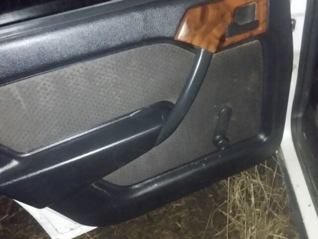 Белый Опель Вектра, объемом двигателя 0 л и пробегом 210 тыс. км за 404 $, фото 4 на Automoto.ua