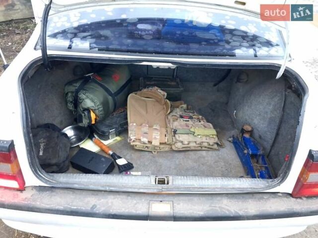 Білий Опель Вектра, об'ємом двигуна 2 л та пробігом 222 тис. км за 1500 $, фото 2 на Automoto.ua