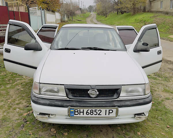 Белый Опель Вектра, объемом двигателя 1.8 л и пробегом 391 тыс. км за 1600 $, фото 9 на Automoto.ua