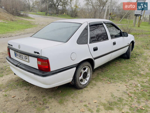 Белый Опель Вектра, объемом двигателя 1.8 л и пробегом 391 тыс. км за 1600 $, фото 6 на Automoto.ua