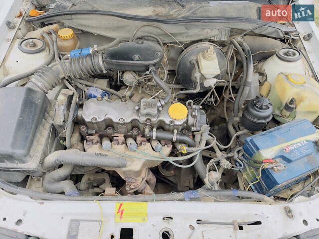 Белый Опель Вектра, объемом двигателя 1.8 л и пробегом 391 тыс. км за 1600 $, фото 20 на Automoto.ua