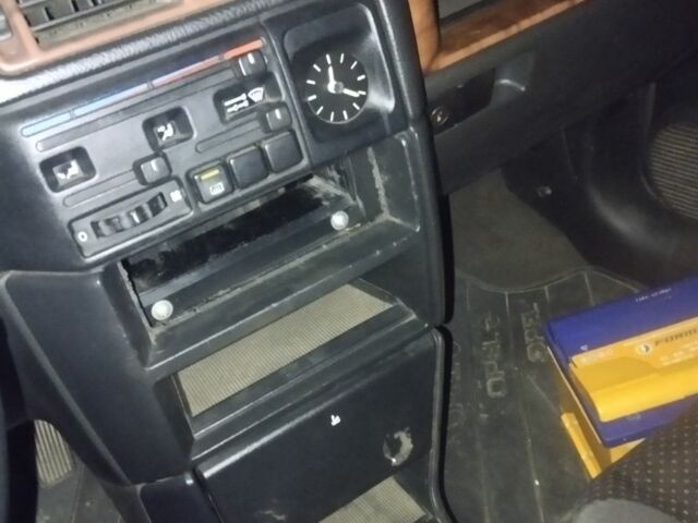 Белый Опель Вектра, объемом двигателя 0 л и пробегом 210 тыс. км за 404 $, фото 5 на Automoto.ua