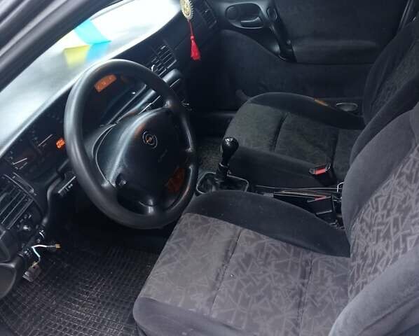 Белый Опель Вектра, объемом двигателя 1.69 л и пробегом 357 тыс. км за 2350 $, фото 7 на Automoto.ua