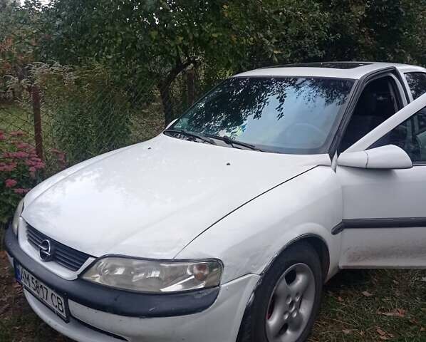 Белый Опель Вектра, объемом двигателя 1.69 л и пробегом 357 тыс. км за 1500 $, фото 6 на Automoto.ua