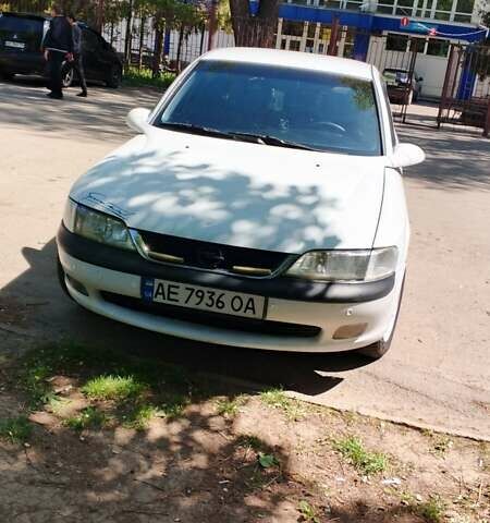 Білий Опель Вектра, об'ємом двигуна 1.6 л та пробігом 373 тис. км за 2800 $, фото 1 на Automoto.ua