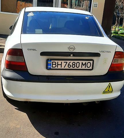 Белый Опель Вектра, объемом двигателя 1.8 л и пробегом 400 тыс. км за 2100 $, фото 2 на Automoto.ua