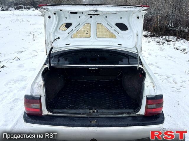 Белый Опель Вектра, объемом двигателя 1.6 л и пробегом 300 тыс. км за 1399 $, фото 9 на Automoto.ua