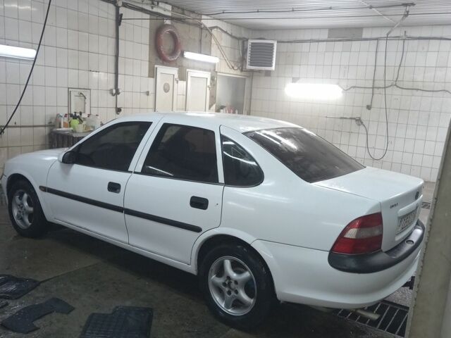 Білий Опель Вектра, об'ємом двигуна 2 л та пробігом 190 тис. км за 1200 $, фото 7 на Automoto.ua