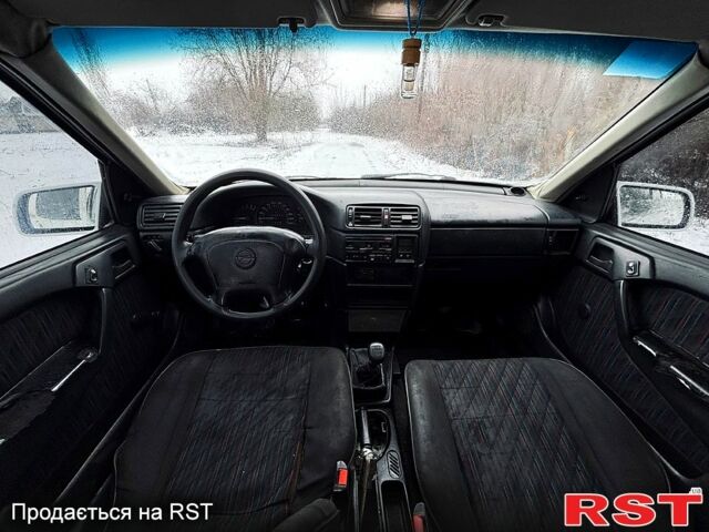 Белый Опель Вектра, объемом двигателя 1.6 л и пробегом 300 тыс. км за 1399 $, фото 8 на Automoto.ua