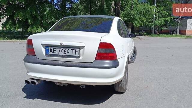Белый Опель Вектра, объемом двигателя 2 л и пробегом 289 тыс. км за 2300 $, фото 1 на Automoto.ua