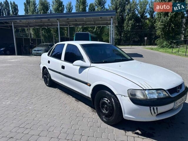 Белый Опель Вектра, объемом двигателя 1.6 л и пробегом 350 тыс. км за 1350 $, фото 9 на Automoto.ua