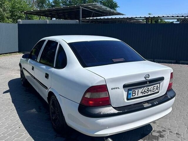Белый Опель Вектра, объемом двигателя 1.6 л и пробегом 350 тыс. км за 1350 $, фото 2 на Automoto.ua