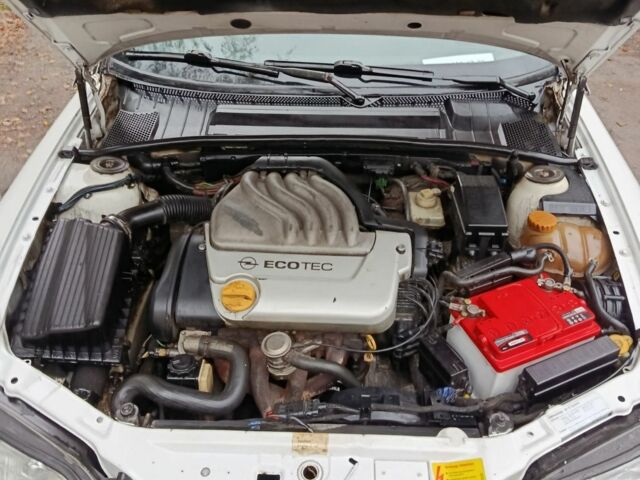 Белый Опель Вектра, объемом двигателя 1.6 л и пробегом 130 тыс. км за 2300 $, фото 6 на Automoto.ua