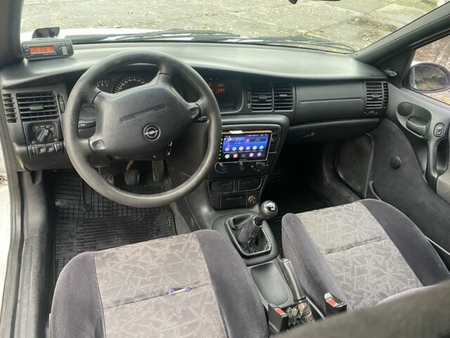 Білий Опель Вектра, об'ємом двигуна 2 л та пробігом 320 тис. км за 1800 $, фото 7 на Automoto.ua