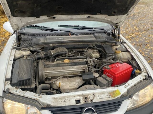 Білий Опель Вектра, об'ємом двигуна 2 л та пробігом 320 тис. км за 1800 $, фото 10 на Automoto.ua