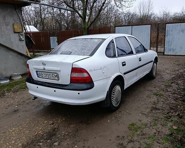 Білий Опель Вектра, об'ємом двигуна 2 л та пробігом 400 тис. км за 1700 $, фото 3 на Automoto.ua