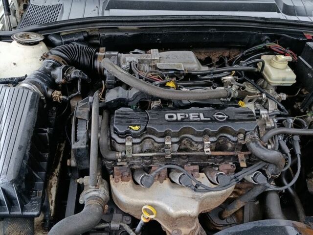 Белый Опель Вектра, объемом двигателя 2 л и пробегом 111 тыс. км за 1750 $, фото 5 на Automoto.ua