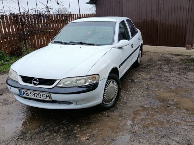 Белый Опель Вектра, объемом двигателя 2 л и пробегом 111 тыс. км за 1750 $, фото 2 на Automoto.ua