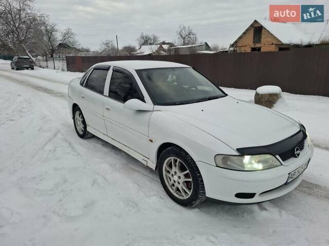 Білий Опель Вектра, об'ємом двигуна 1.8 л та пробігом 200 тис. км за 1600 $, фото 2 на Automoto.ua