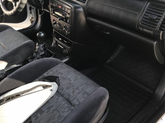 Белый Опель Вектра, объемом двигателя 1.8 л и пробегом 360 тыс. км за 2500 $, фото 12 на Automoto.ua