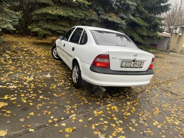 Білий Опель Вектра, об'ємом двигуна 2 л та пробігом 320 тис. км за 1800 $, фото 12 на Automoto.ua