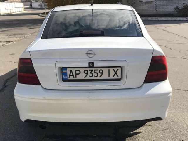 Белый Опель Вектра, объемом двигателя 1.8 л и пробегом 360 тыс. км за 2500 $, фото 6 на Automoto.ua