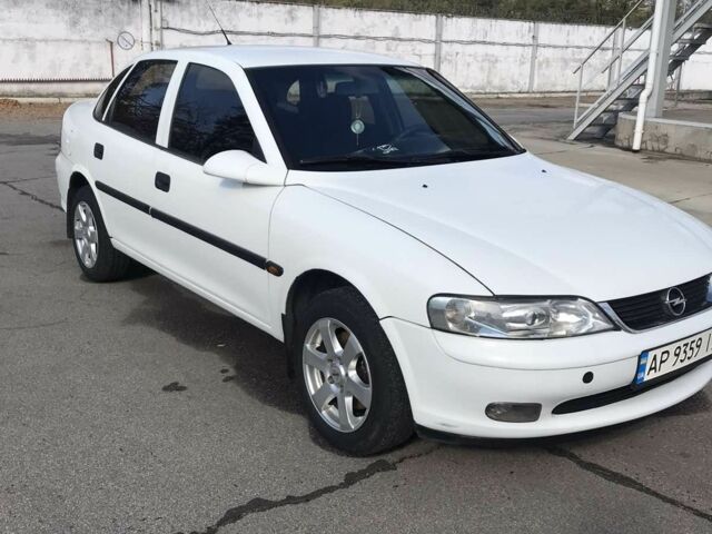 Белый Опель Вектра, объемом двигателя 1.8 л и пробегом 360 тыс. км за 2500 $, фото 1 на Automoto.ua