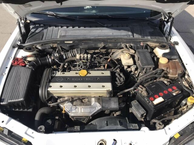 Белый Опель Вектра, объемом двигателя 1.8 л и пробегом 360 тыс. км за 2500 $, фото 16 на Automoto.ua