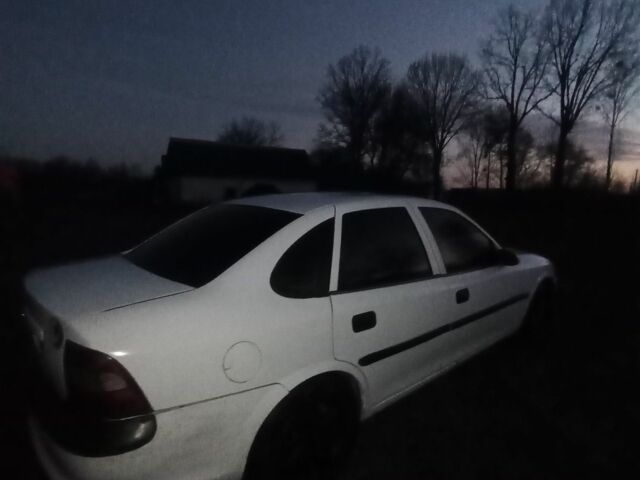 Белый Опель Вектра, объемом двигателя 1.7 л и пробегом 150 тыс. км за 2021 $, фото 5 на Automoto.ua