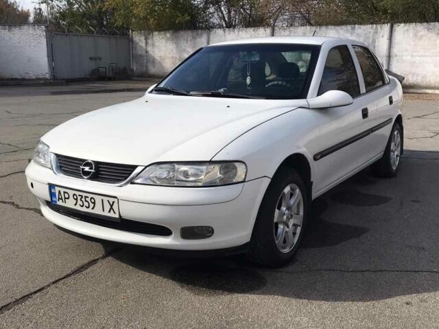 Белый Опель Вектра, объемом двигателя 1.8 л и пробегом 360 тыс. км за 2500 $, фото 2 на Automoto.ua
