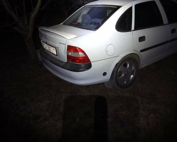Белый Опель Вектра, объемом двигателя 1.8 л и пробегом 320 тыс. км за 2000 $, фото 3 на Automoto.ua