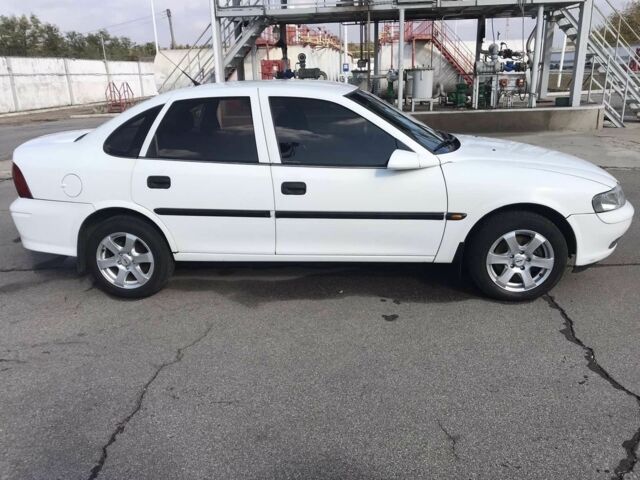 Белый Опель Вектра, объемом двигателя 1.8 л и пробегом 360 тыс. км за 2500 $, фото 3 на Automoto.ua