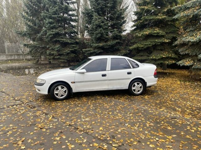 Білий Опель Вектра, об'ємом двигуна 2 л та пробігом 320 тис. км за 1800 $, фото 2 на Automoto.ua