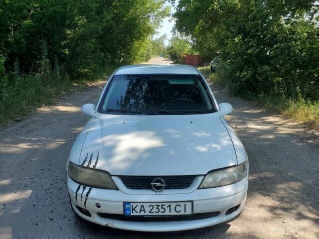 Білий Опель Вектра, об'ємом двигуна 2 л та пробігом 300 тис. км за 1650 $, фото 3 на Automoto.ua
