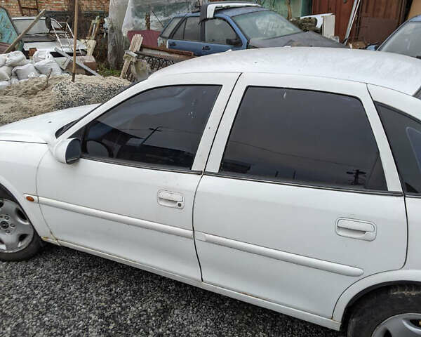 Білий Опель Вектра, об'ємом двигуна 1.8 л та пробігом 308 тис. км за 1400 $, фото 7 на Automoto.ua
