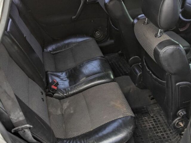 Білий Опель Вектра, об'ємом двигуна 1.8 л та пробігом 308 тис. км за 1400 $, фото 7 на Automoto.ua