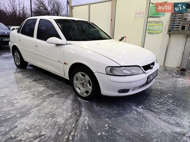Белый Опель Вектра, объемом двигателя 1.8 л и пробегом 327 тыс. км за 1700 $, фото 1 на Automoto.ua