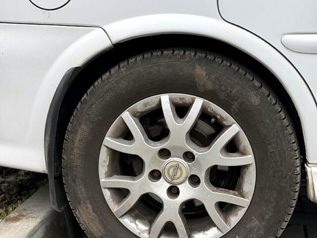 Белый Опель Вектра, объемом двигателя 1.8 л и пробегом 340 тыс. км за 3000 $, фото 8 на Automoto.ua