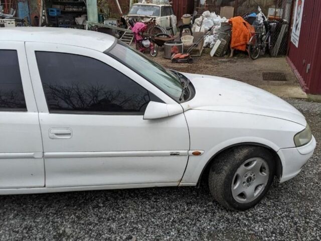 Білий Опель Вектра, об'ємом двигуна 1.8 л та пробігом 308 тис. км за 1400 $, фото 3 на Automoto.ua