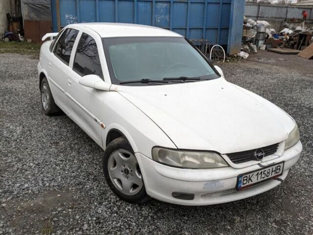 Білий Опель Вектра, об'ємом двигуна 1.8 л та пробігом 308 тис. км за 1400 $, фото 1 на Automoto.ua