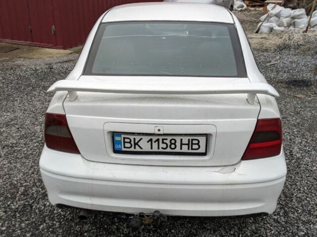 Білий Опель Вектра, об'ємом двигуна 1.8 л та пробігом 308 тис. км за 1400 $, фото 2 на Automoto.ua